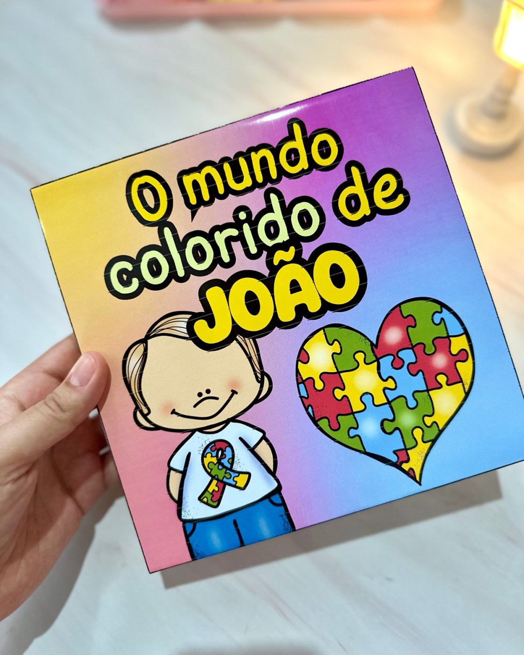 História na caixa: O mundo colorido de João