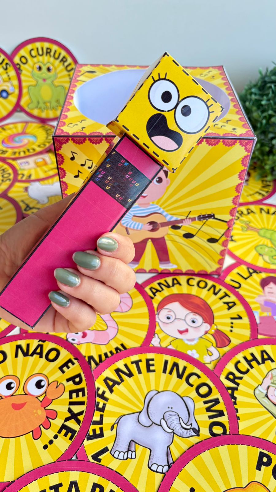 Caixa musical amarela