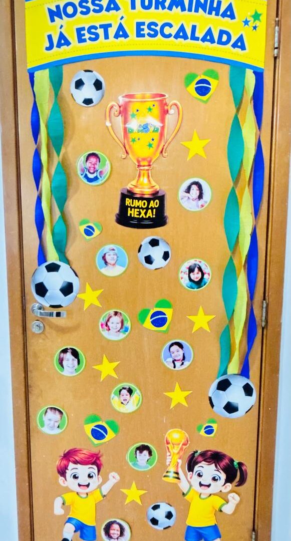 Painel de Porta: Nossa Turminha Já Está Escalada!